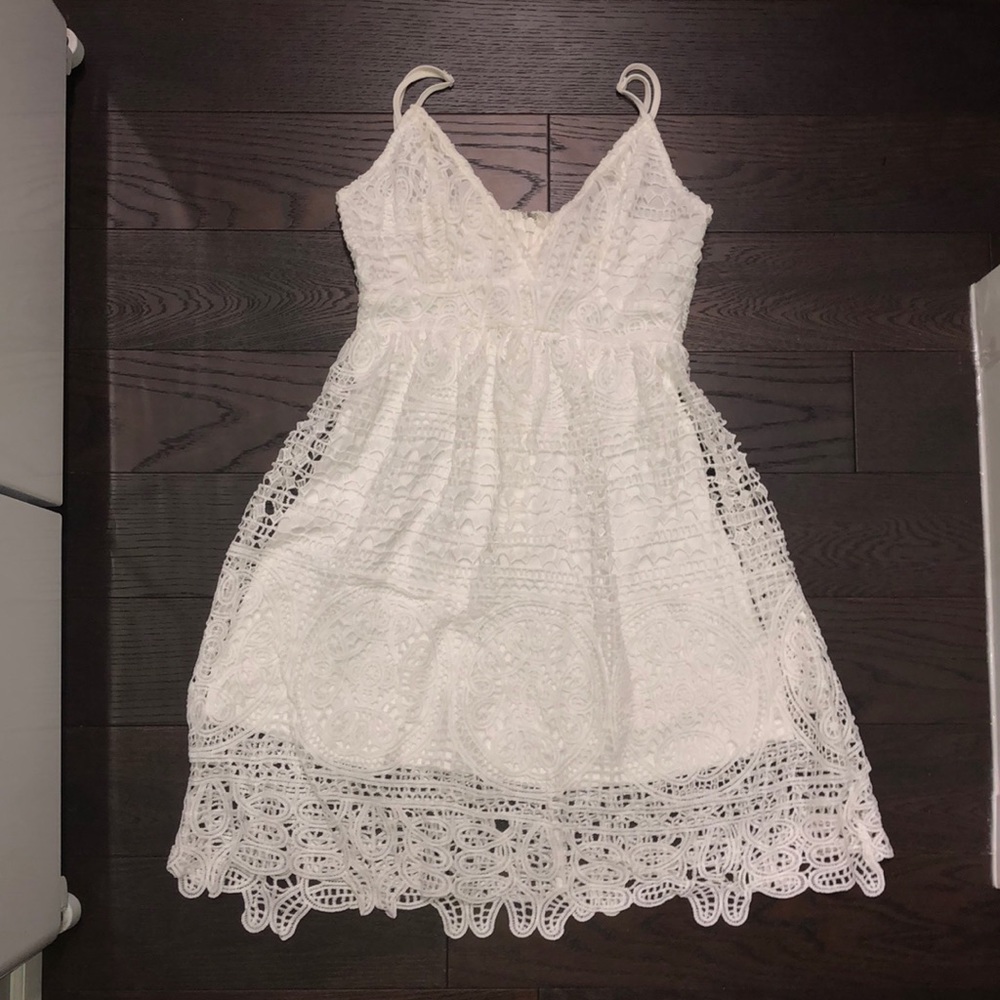 M white lace dress